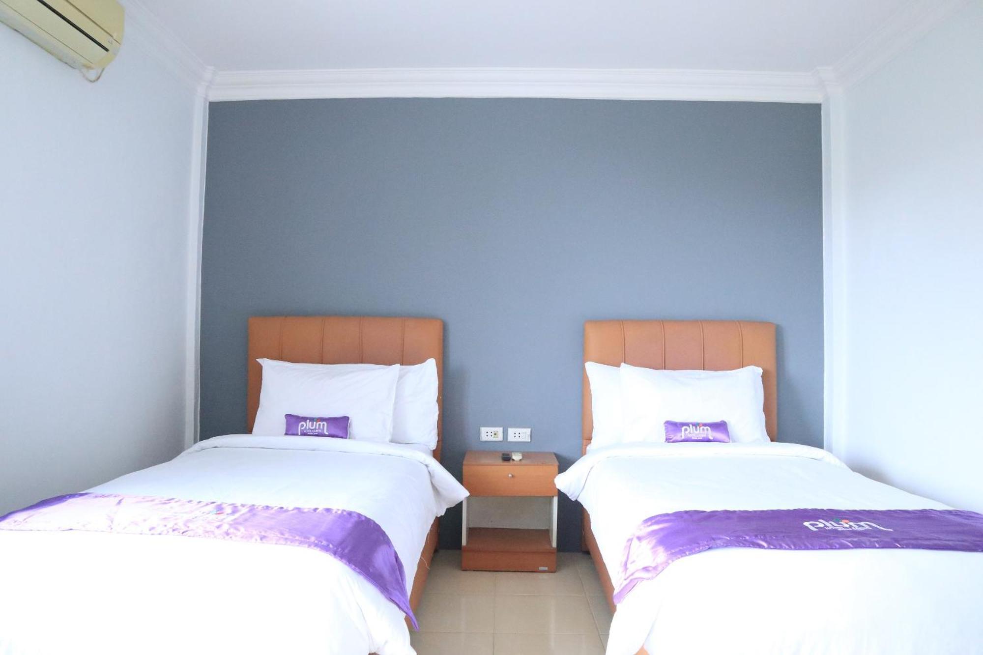 Hotel Plum Lading 3*