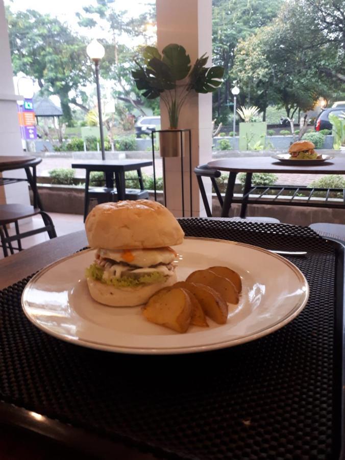 Plum Lading Hotel 3*