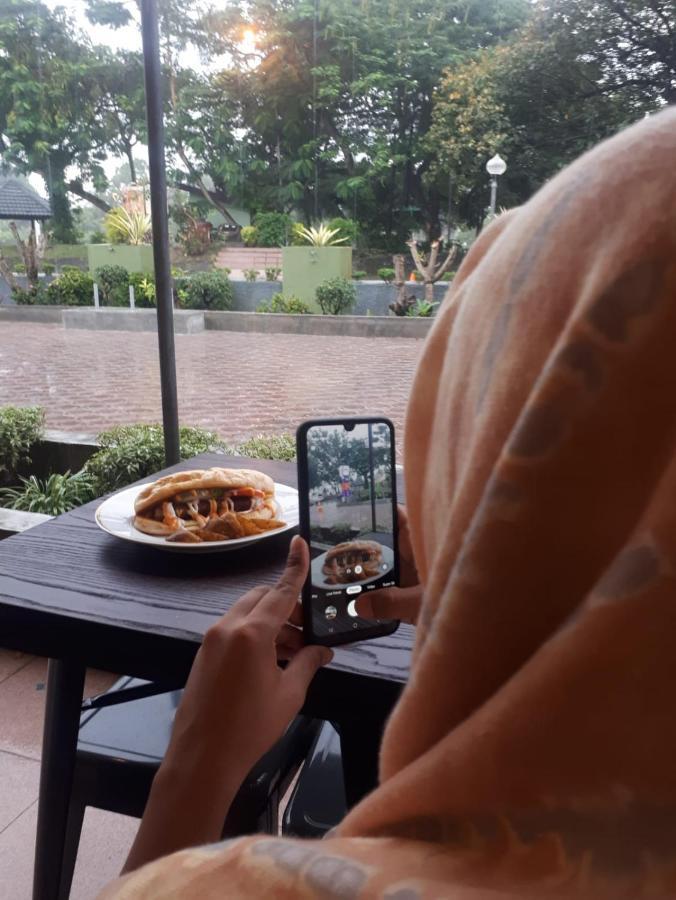 Hotel Plum Lading 3*